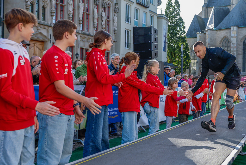 top-top.de 240913-091 | Foto, Video, Fotografie, Videografie, Fotobox, DJ, Discjockey, Musik, Musikbox, Veranstaltung, Photobooth, Amazon, Ebay, Buchtipp, Bestseller, Autor, Verlag, Buch, Wesel, Hamminkeln, NRW, Dinslaken, Rees, Drohne, Hochzeit, Party, Fotobox, Wesel, Fotograf