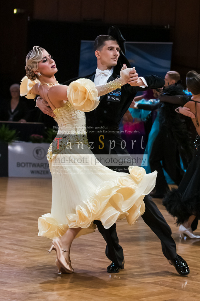 20250822_WDSF-GS-STD_R2_4586 | Tanzsportbilder, Standardtanz, Lateintanz, WDSF, DTV, LTVB, dancecomp, goc, hessen tanzt, blaues band der spree, walzer, tango, wiener walzer, slowfox, quickstepp, samba, rumba, cha-cha-cha, paso doble. jive, hd-kroft photography, turniertanzsport