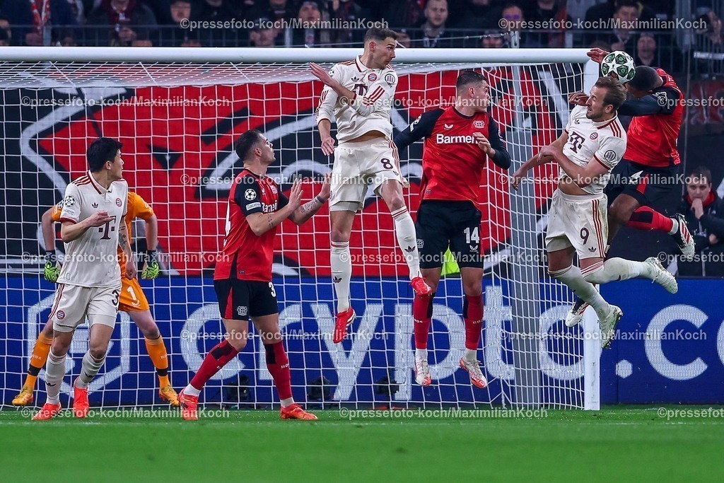 UCL11032502334 | 11.03.2025, Fußball, UEFA Champions League, Bayer 04 Leverkusen - FC Bayern München, Achtelfinale Rückspiel, BayArena, Saison 2024 2025: Strafraumaktion Kopfball Kopfballduell Leon Goretzka (FC Bayern #8) Patrik Schick (Bayer04 Leverkusen #14) Harry Kane (FC Bayern #9) Jonathan Tah (Bayer04 Leverkusen #4)DFB regulations prohibit any use of photographs as image sequences and or quasi-video.