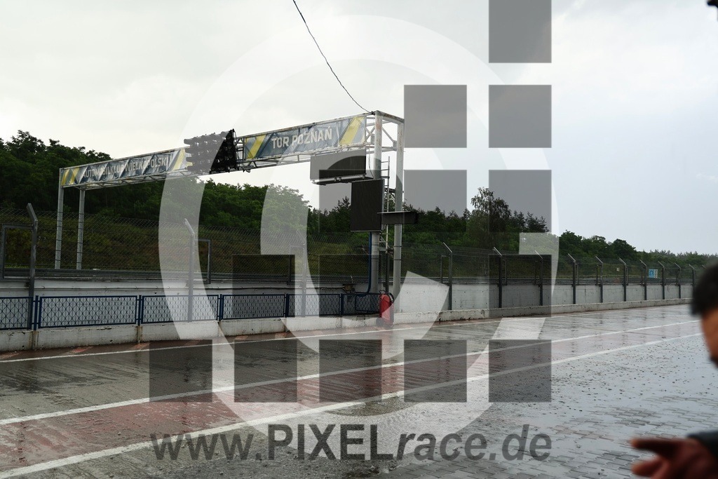 social-20240604_33442 | Schöne Erinnerungen an spannende Momente - das festzuhalten ist unser Job. PIXELrace.de ist seit 2003 auf den Rennstrecken Europas unterwegs um die Action draußen beim Fahren und die wunderbare Stimmung imm Fahrerlager für euch einzufangen.