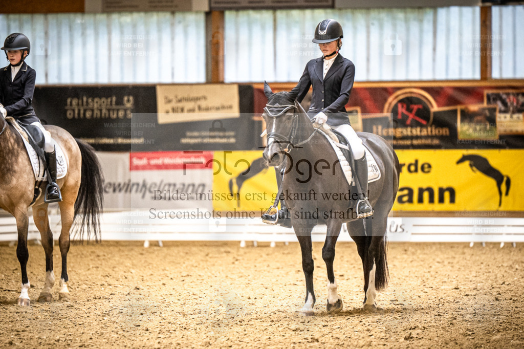 DOS_4031 | Entdecke hochwertige Reitturnierfotos von Foto Oger. Professionell, emotional und authentisch – jetzt Lieblingsmomente im Shop bestellen. - Realisiert mit Pictrs.com