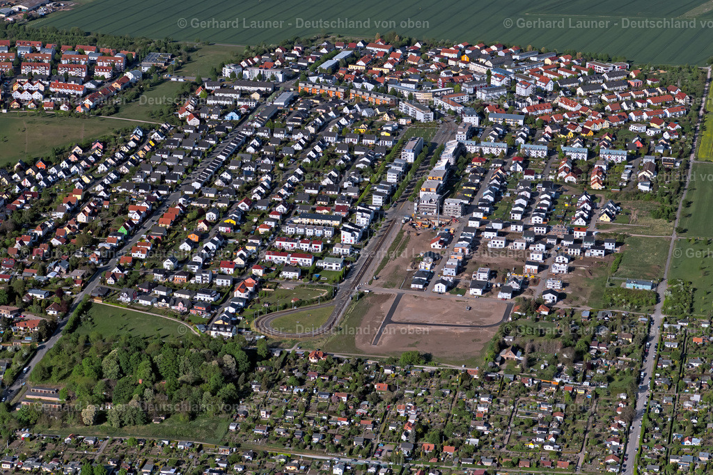 4026025 | ERFURT 06.05.2020 Siedlungs- Gebiet und Infrastruktur " Ringelberg-Siedlung " mit Ein- und Mehrfamilienhäusern im Ortsteil Krämpfervorstadt in Erfurt im Bundesland Thüringen, Deutschland. // Settlement area and infrastructure "Ringelberg-Siedlung" in the district Kriegervorstadt in Erfurt in the state Thuringia, Germany. Foto: Gerhard Launer