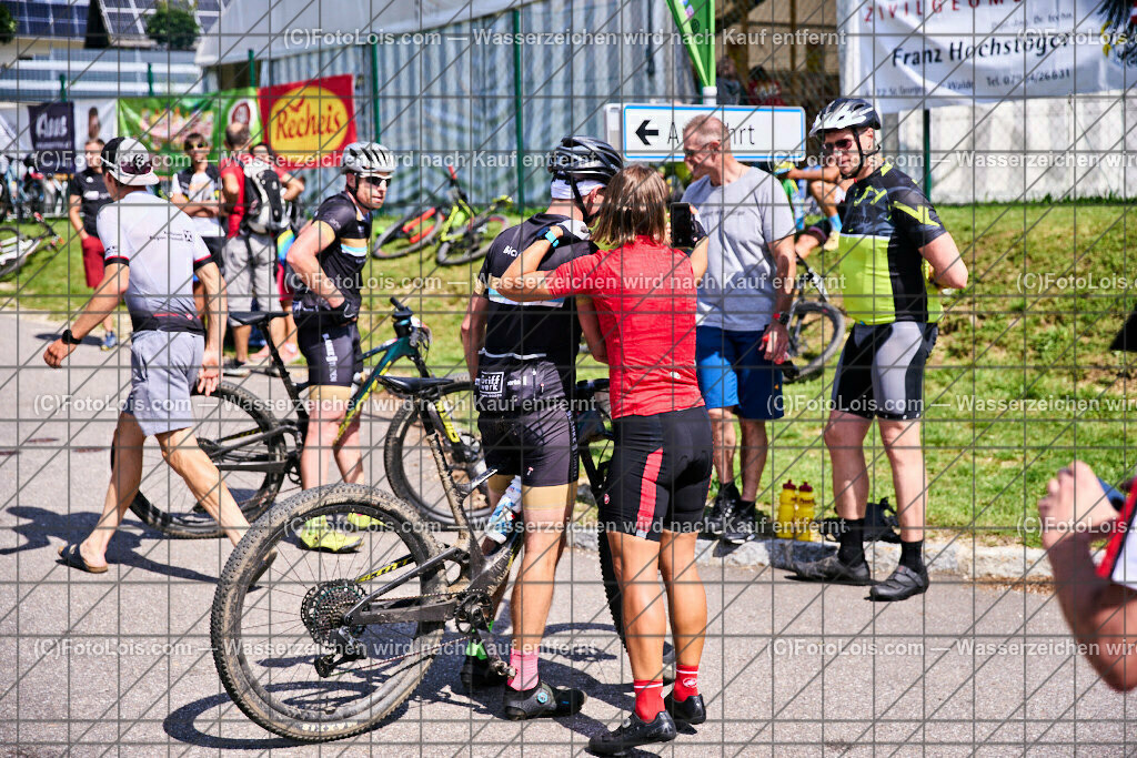 ALP7811_GRANITBEISSER_Zielraum | (C)FotoLois.com, Alois Spandl, 28. GRANITBEISSER Mountainbike-Marathon in St. Georgen am Walde, Sa 3. Sept. 2022.