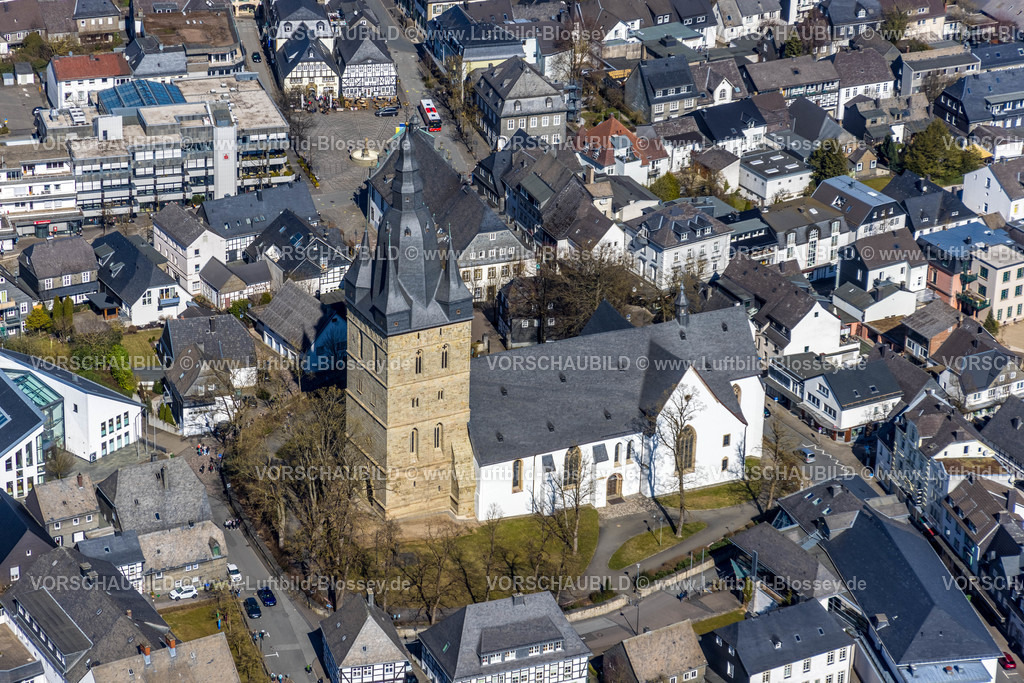 HB-Brilon220303149 | Luftbild, kath. Propsteikirche, Brilon, Sauerland, Nordrhein-Westfalen, Deutschland
