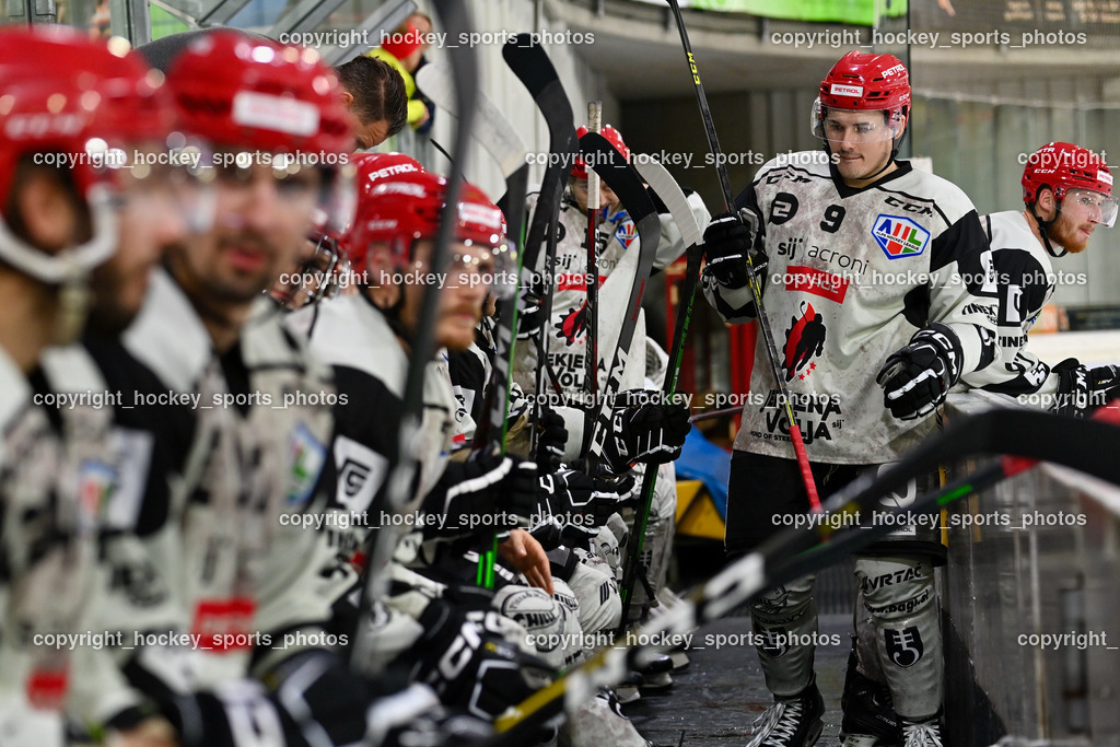 EK Zeller Eisbären vs. HDD Jesenice 1.10.2022 | Spielerbank HDD Jesenice, #9 Rajsar Patrik