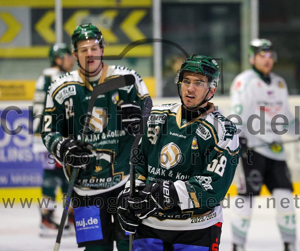 2026-01-02_077_TSV_Erding_gegen_Hoechstadt_Alligators | Erding, Deutschland, 02.01.2026:Eishockey, Oberliga Süd 2025 / 2026, 33. Spieltag, TSV Erding gegen Höchstadt Alligators, Endergebnis: 2:1Moritz Köttstorfer (Erding Gladiators, #82), Paul Pfenninger (Erding Gladiators, #58)Foto: Christian Riedel / fotografie-riedel.net