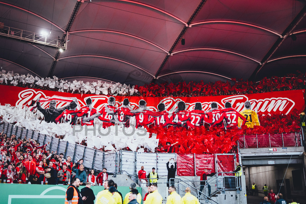VfB Stuttgart vs. SC Freiburg, Fussball, DFB-Pokal, Halbfinale, 23.04.2026 | Choreo SC Freiburg Fans "Unser Team - Unser Traum",VfB Stuttgart vs. SC Freiburg, Fussball, DFB-Pokal, Halbfinale, 23.04.2026DFB regulations prohibit any use of photographs as image sequences and/or quasi-video