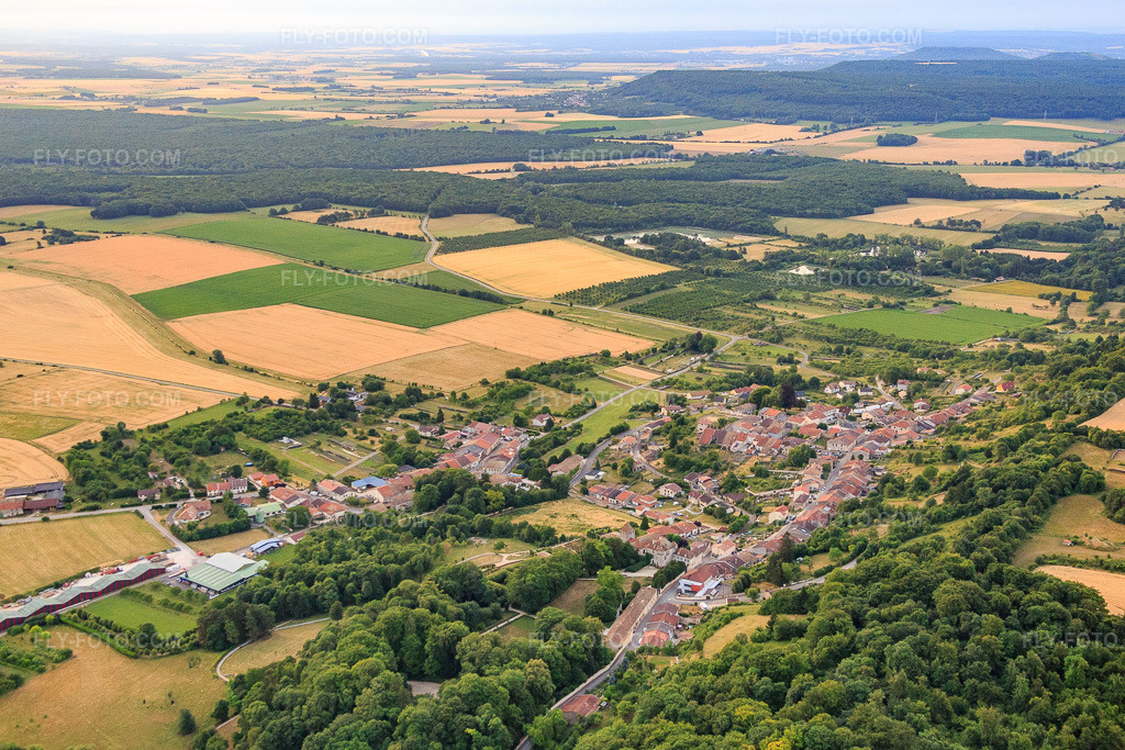 Aerial view: View of the town from the northwest in Boucq in the state Meurthe et Moselle, France.Photo: IMG_083442.jpg taken on 07/13/2015 by Werner Riehm/FLY-FOTO.comResolution of the original: 5197 x 3465 px