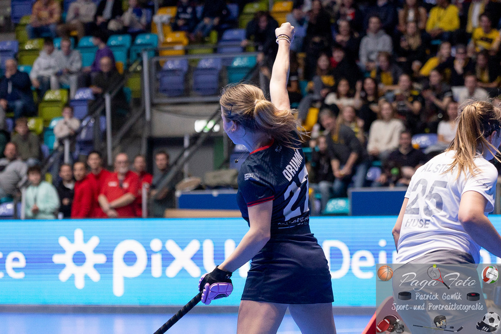 Volvo E.R.B. Final 4 Halbfinale Frauen: Der Club an der Alster - Berlienr HC, 25.01.2025 | Philine Drumm (Berliner HC #27) bejubelt ihren Treffer / ihr Tor, Der Club an der Alster - Berliner HC, Frankfurt, Süwag Arena, 25.1.2025 - Realisiert mit Pictrs.com