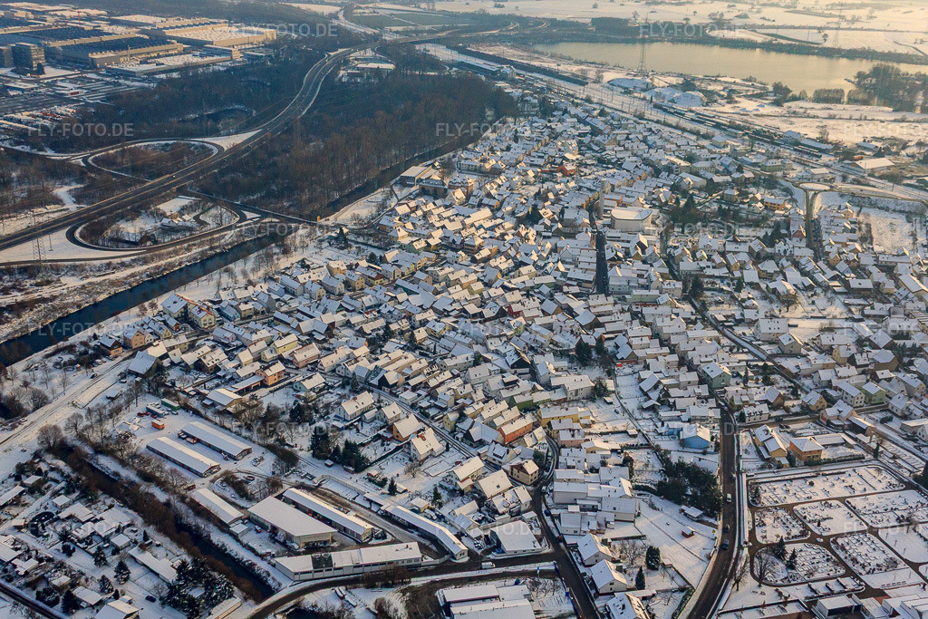 Luftbild: Luitpoldstraße im Winter bei Schnee in Wörth am Rhein im Bundesland Rheinland-Pfalz in Deutschland. Foto: IMG_35816.jpg vom 04.12.2010 durch Werner Riehm/FLY-FOTO.de
