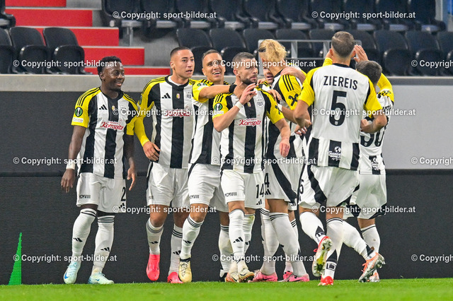 AUT, Fussball UEFA Conference League MD1, LASK (AUT) vs Djurgardens IF (SWE) | 03.10.2024, Oberoesterreich Arena Linz, AUT, UEFA Conference League MD1, LASK (AUT) vs Djurgardens IF (SWE), im Bild rejoyceing Players of Lask // UEFA Conference League MD1, LASK Linz (AUT) vs Djurgardens IF (SWE) in Linz, Austria on 2024/10/03