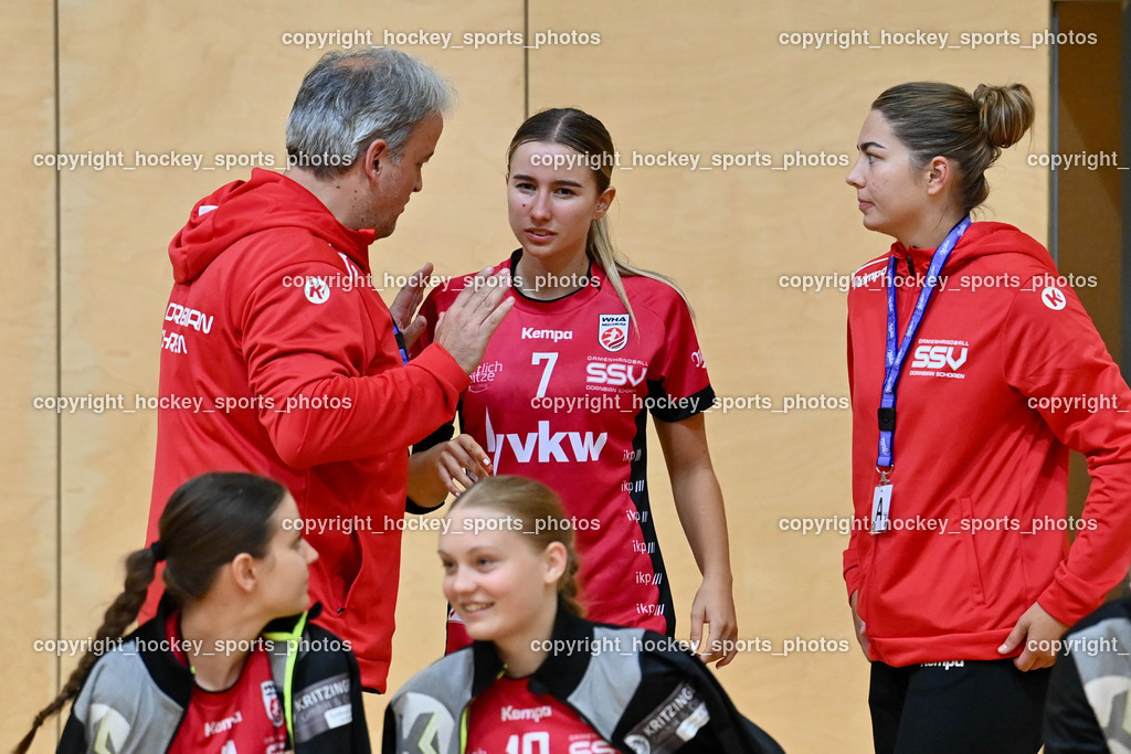 SC Ferlach vs. SSV Dornbirn 17.9.2022 | Headcoach SSV Dornbirn Bresic Marco, #7 SCHEIDERBAUER Marie, Assistentcoach Marksteiner Adriana