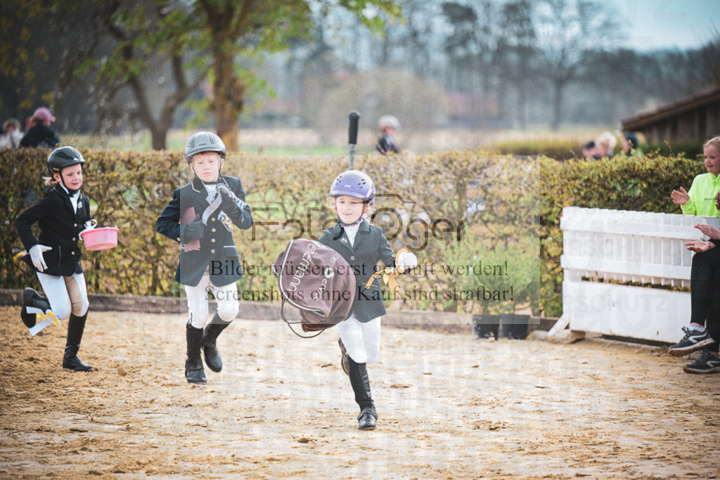 DOS_8990 | Entdecke hochwertige Reitturnierfotos von Foto Oger. Professionell, emotional und authentisch – jetzt Lieblingsmomente im Shop bestellen.Deutschlandweite Turnierfotografie. - Realisiert mit Pictrs.com