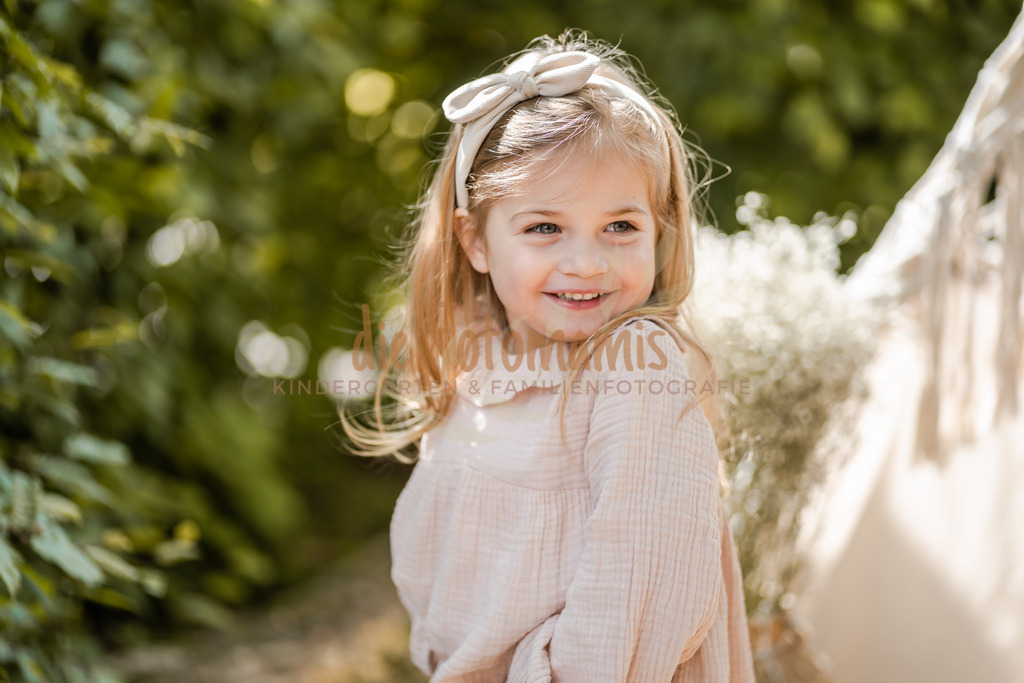 27 | Die Fotomamis – Eure Fotografen für Babybauch-, Neugeborenen-, Familien-, Kindergarten- und Hochzeitsfotografie. Mit Feingefühl, Leidenschaft & Liebe zum Detail.