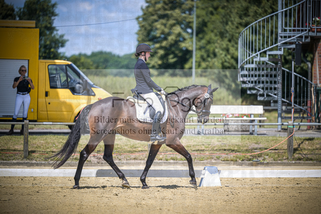 DOS_4153 | Entdecke hochwertige Reitturnierfotos von Foto Oger. Professionell, emotional und authentisch – jetzt Lieblingsmomente im Shop bestellen.Deutschlandweite Turnierfotografie. - Realisiert mit Pictrs.com