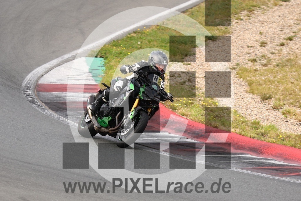 0833-20240909_04396 | Schöne Erinnerungen an spannende Momente - das festzuhalten ist unser Job. PIXELrace.de ist seit 2003 auf den Rennstrecken Europas unterwegs um die Action draußen beim Fahren und die wunderbare Stimmung imm Fahrerlager für euch einzufangen.