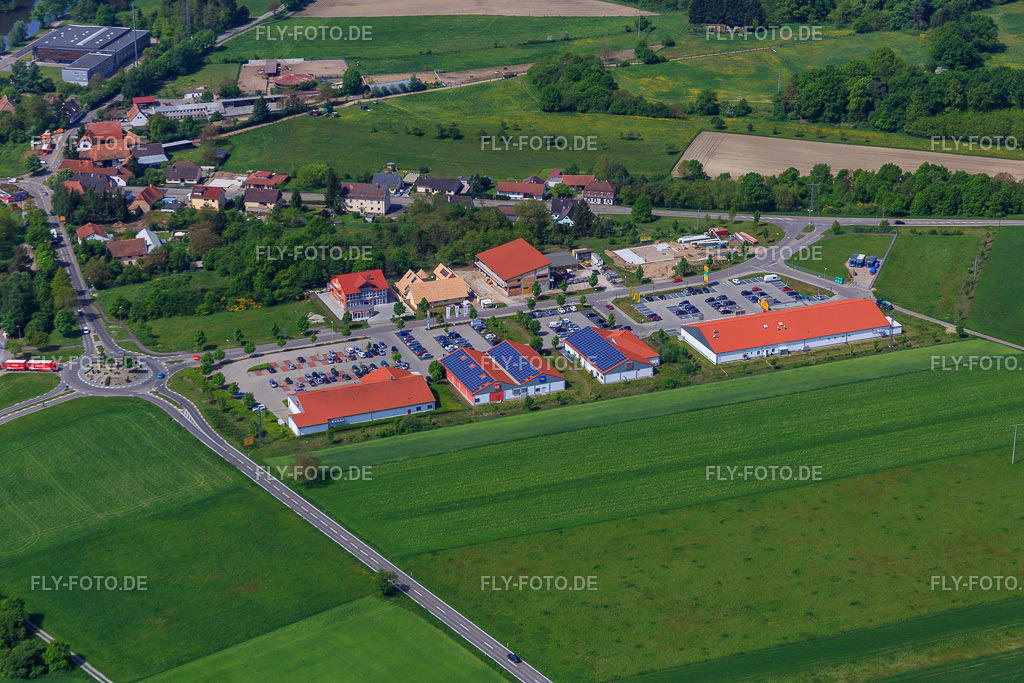 Marktzentrum Mühläcker | Luftbild: Marktzentrum Mühläcker im Ortsteil Neulauterburg in Berg im Bundesland Rheinland-Pfalz in Deutschland. Foto: IMG_078599.jpg vom 08.05.2015 durch Werner Riehm/FLY-FOTO.de - Realisiert mit Pictrs.com