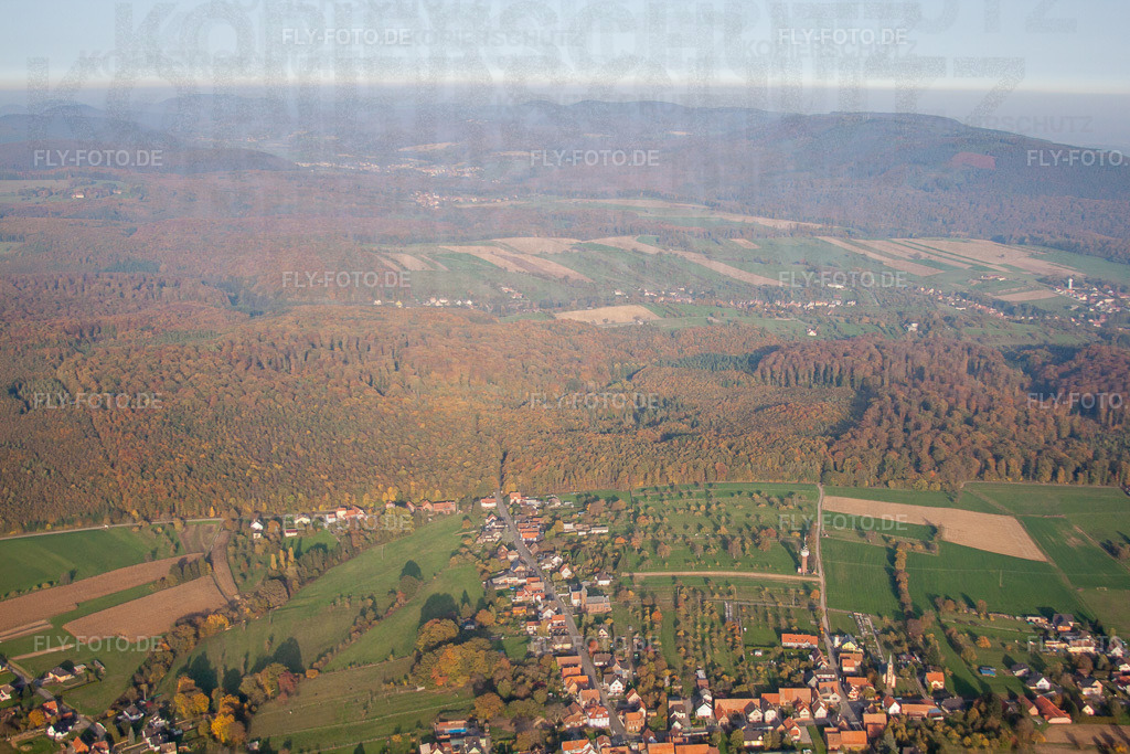 Ortsansicht | Luftbild: Ortsansicht in Nehwiller-près-Wœrth im Bundesland Bas-Rhin in Frankreich. Foto: IMG_54129.jpg vom 21.10.2012 durch Werner Riehm/FLY-FOTO.de - Realisiert mit Pictrs.com