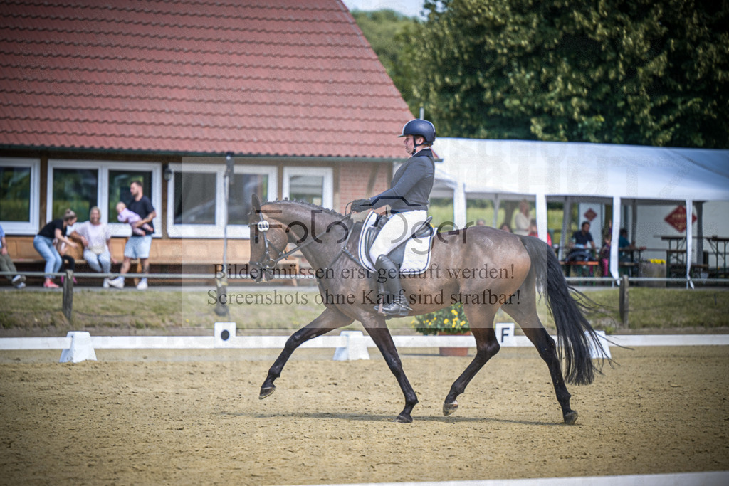 DOS_3408 | Entdecke hochwertige Reitturnierfotos von Foto Oger. Professionell, emotional und authentisch – jetzt Lieblingsmomente im Shop bestellen.Deutschlandweite Turnierfotografie. - Realisiert mit Pictrs.com