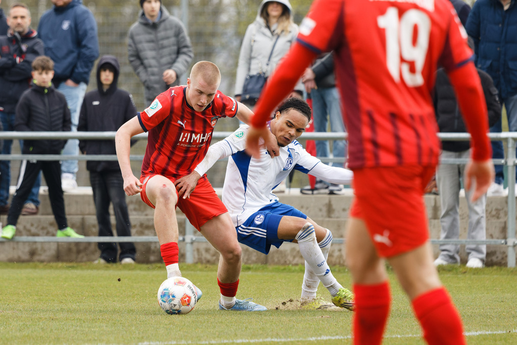 20260412-FCHS04_064 | 1.FC Heidenheim 1846 vs. FC Schalke 04, Fußball, U19, A-Junioren, NWL, U19-DFB-Nachwusliga, 2025/2026, 8. Spieltag, 12.04.2026 in Heidenheim, Walter-Birkhold-Jugendstadion (Foto: Michael Bulling) - Realisiert mit Pictrs.com