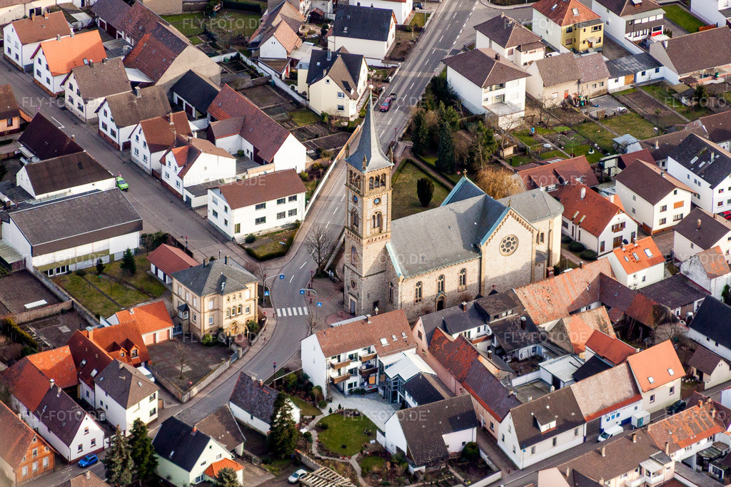 Luftbild: Kirchengebäude im Dorfkern im Ortsteil Neuthard in Karlsdorf-Neuthard im Bundesland Baden-Württemberg in Deutschland. – Foto: IMG_24621.jpg vom 27.02.2010 durch Werner Riehm/FLY-FOTO.de – Auflösung des Originals: 4453 x 2969 px