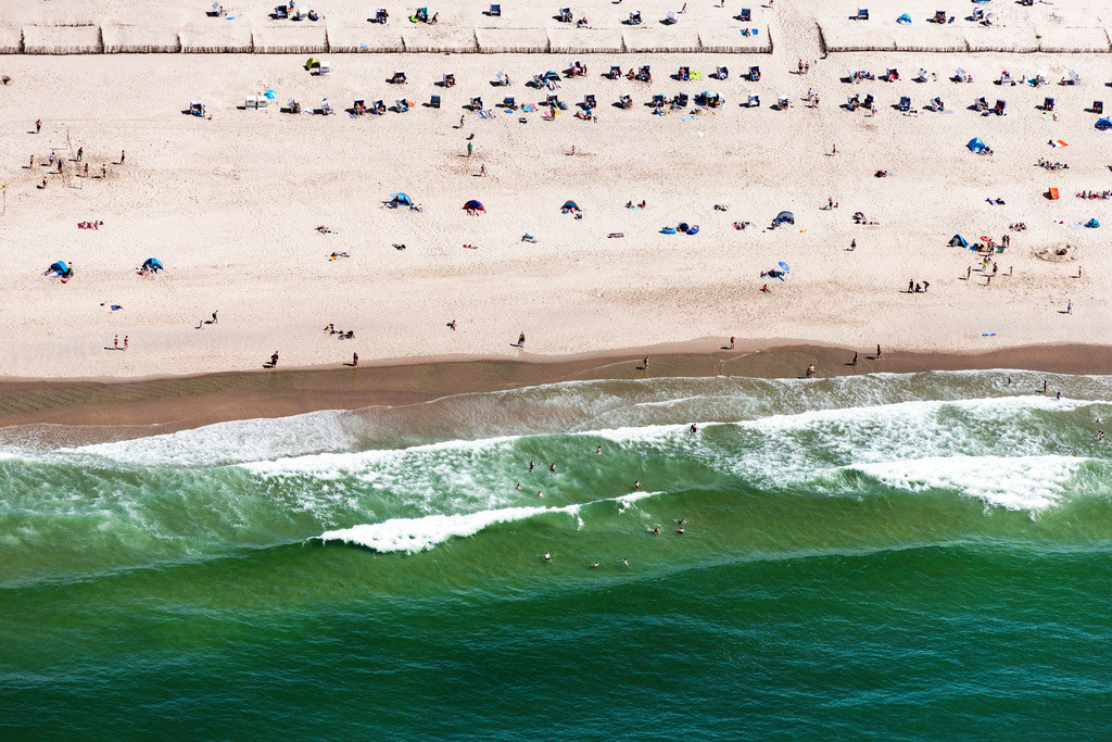 dr__0039576.jpg | SYLT 23.07.2019 Strandkorb- Reihen am Sand- Strand im Küstenbereich von Westerland in Sylt im Bundesland Schleswig-Holstein, Deutschland. // Beach chair on the sandy beach ranks in the coastal area von Westerland in Sylt in the state Schleswig-Holstein, Germany. Foto: Daniel Reiter