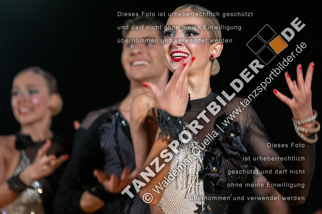 20250503-11574 | Hier finden Sie Tanz Bilder vom Latein und Standard Formationen tanzen. Sportbilder vom Tanzsport. Schöne Fotos und von Weltmeisterschaft, Europameisterschaft, Bundesliga, Regionalliga, Oberliga und Landesliga sowie von GOC Stuttgart, DanceComp, WM Bremen