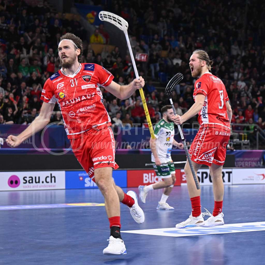 SV Wiler-Ersigen vs Floorball Köniz - 15. April 2023 | SV Wiler-Ersigen vs Floorball Köniz
Stimo Arena, Kloten
Otto Lehkosuo (#8 Floorball Koeniz) erzielt das 0:1 auf Zuspiel von Simon Jirebeck (#31 Floorball Koeniz).
Bild: Sportfotografie Markus Aeschimann | www.markus-aeschimann.ch - Realisiert mit Pictrs.com
