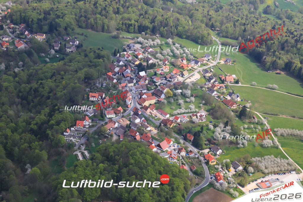 Die Luftaufnahme Wichsenstein - Gößweinstein wurde vom UL-Flugzeug (keine Drohne) aus fotografiert.Hohe Druck- Auflösung-die Geschenkidee!