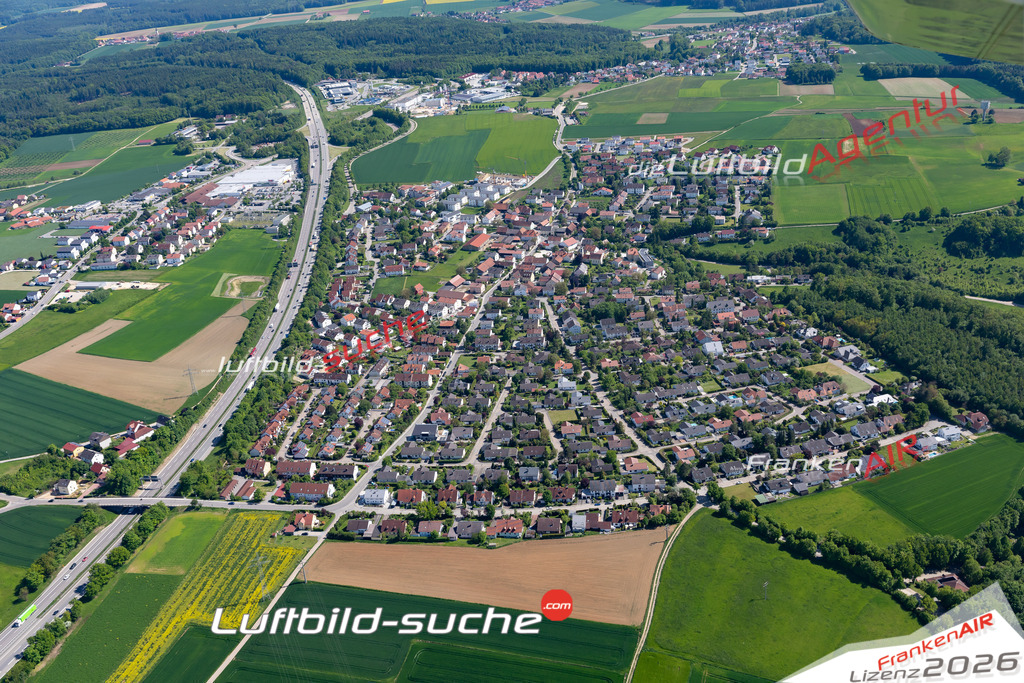 Das Luftbild der Stadt Pentling wurde 2021 vom Flugzeug heraus erstellt (keine Drohne) Aufnahmehöhe ca.450 Meter- hohe Bildauflösung und Druck-Qualität garantiert!