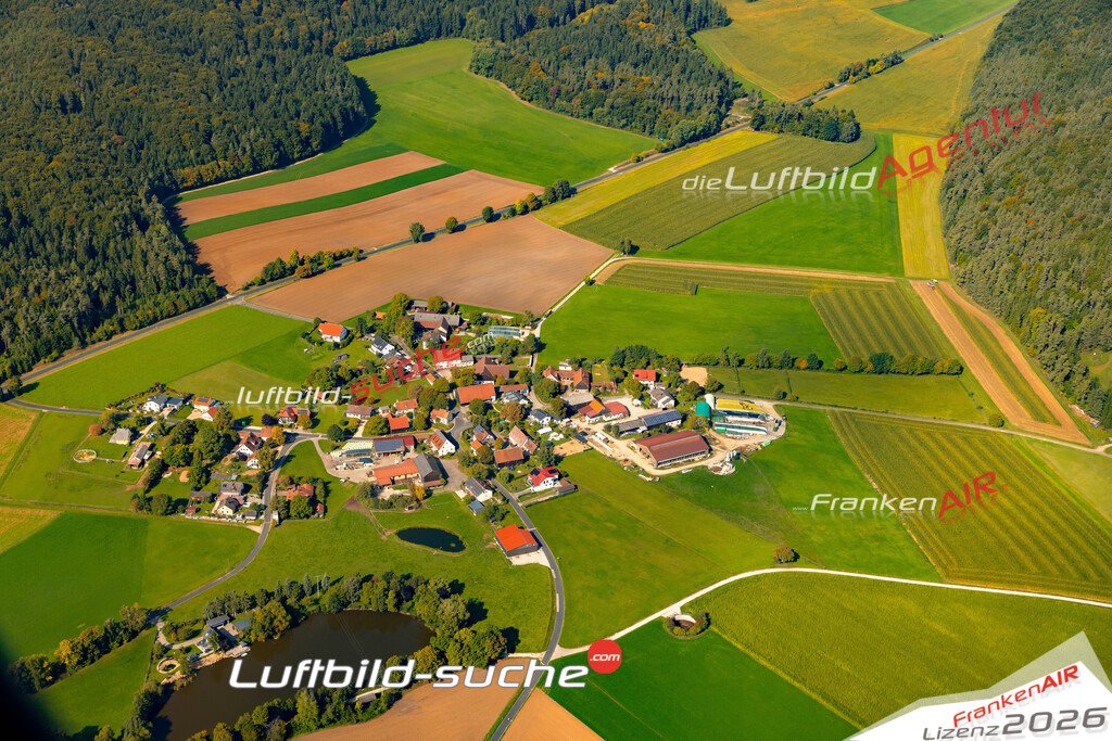 Schrägluftbild  Wolfsfeld  Kastl - Das Luftbild wurde 2025 vom UL-Flugzeug heraus erstellt ( keine Drohne ) - Hochauflösende Luftaufnahme -Nicht vergleichbar mit Google Maps oder Satelittenbilder- Die Geschenkidee !Mit Lizenz und Bildrechte bestellbar