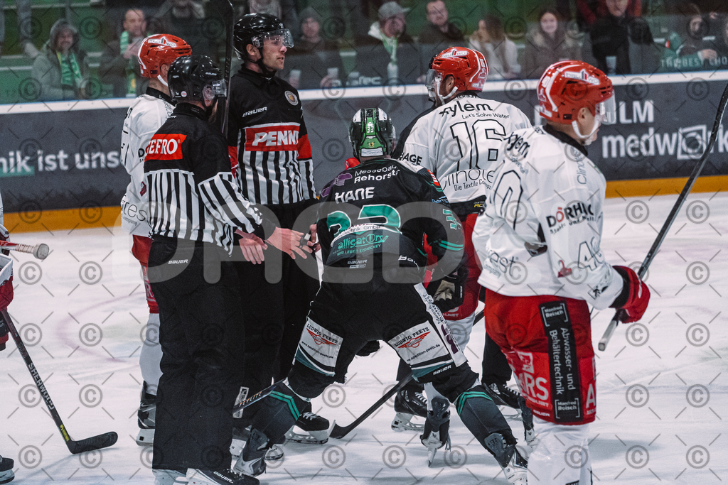Alligators_vs_Hannover_PO_10_03_2026-31 | Höchstadt Alligators Fotogalerie: Eishockey-Action aus Franken. Professionelle Spielfotos, Portraits & Stadionbilder zum Download. Jetzt entdecken! - Realisiert mit Pictrs.com