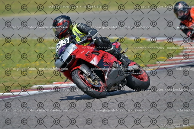 26BT02-2040 | markuskiefer.com - Realisiert mit Pictrs.com