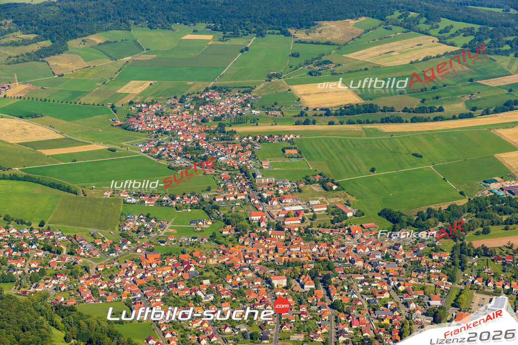Luftbild der Stadt Dermbach - Die Luftaufnahme wurde 2025 vom UL-Flugzeug heraus erstellt ( keine Drohne ) - Hochauflösende Luftaufnahme - für professionelle Ausdrucke geeignet. Die Geschenkidee !Hier alle&nbsp;Infos zur Lizenzierung der LuftaufnahmeWir fliegen auch dieses Jahr wieder in Ihre Region um Luftbilder zu erstellen.- Luftbild anfragen