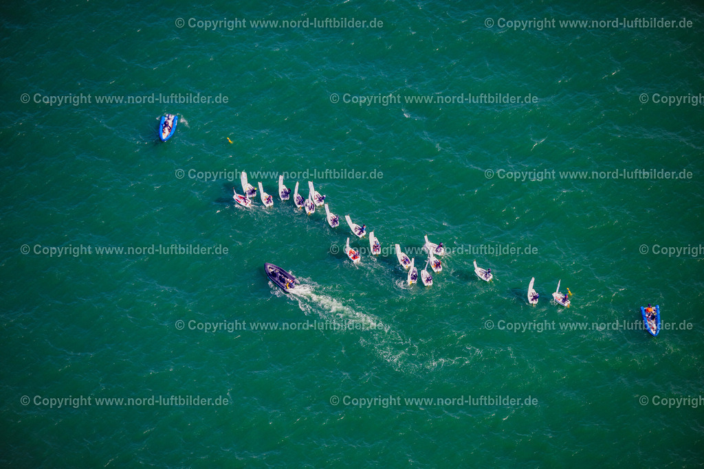 Travemünde_Ostsee_Regatter_Opimist_ELS_9970010524 | LüBECK 01.05.2024 Segelregatta auf der Ostsee vor Travemünde mit der Bootsklasse "Optimist " in Lübeck im Bundesland Schleswig-Holstein, Deutschland. // Sailing regatta on the Baltic Sea off Travemuende with the boat class "Optimist" in Luebeck in the state Schleswig-Holstein, Germanyy. Foto: Martin Elsen
