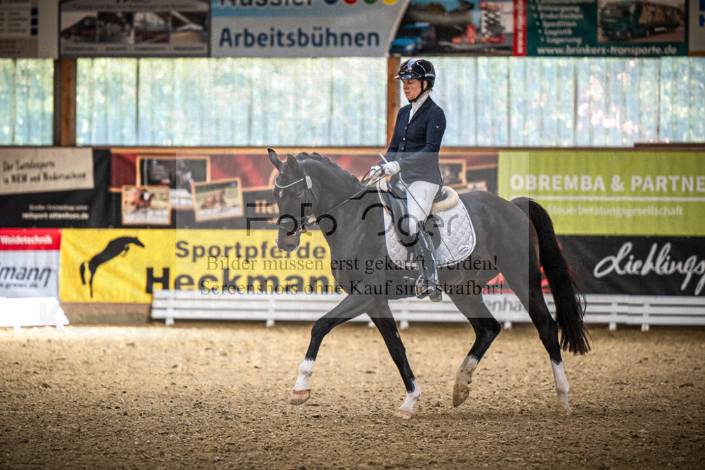 DOS_0727 | Entdecke hochwertige Reitturnierfotos von Foto Oger. Professionell, emotional und authentisch – jetzt Lieblingsmomente im Shop bestellen.Deutschlandweite Turnierfotografie. - Realisiert mit Pictrs.com