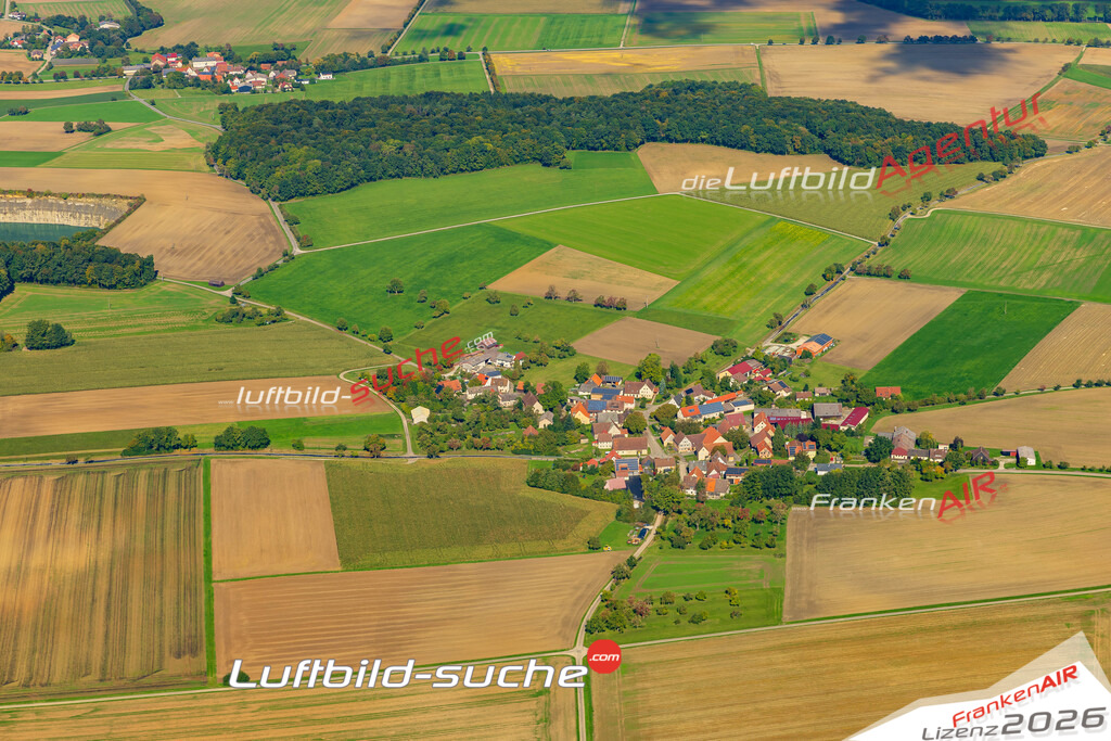 Schrägluftbild  Großbärenweiler  Schrozberg - Das Luftbild wurde 2025 vom UL-Flugzeug heraus erstellt ( keine Drohne ) - Hochauflösende Luftaufnahme -Nicht vergleichbar mit Google Maps oder Satelittenbilder- Die Geschenkidee !Mit Lizenz und Bildrechte bestellbar