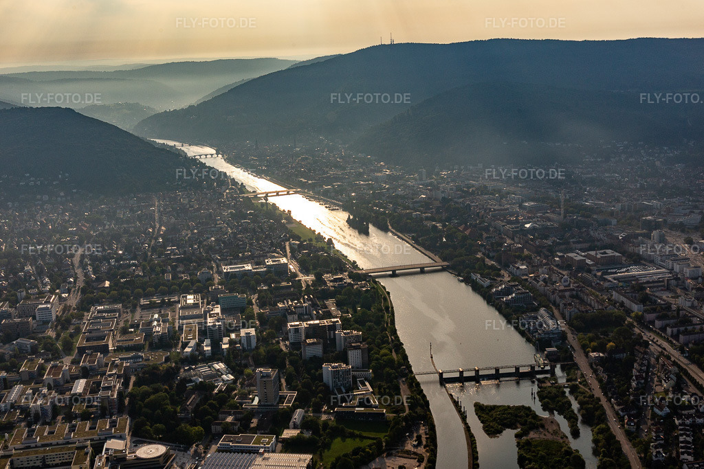 Luftbild: 2 Schleusen und 2 Brücken über den Neckar im Ortsteil Bergheim in Heidelberg im Bundesland Baden-Württemberg in Deutschland. Foto: IMG_117055.jpg vom 25.08.2019 durch Werner Riehm/FLY-FOTO.de