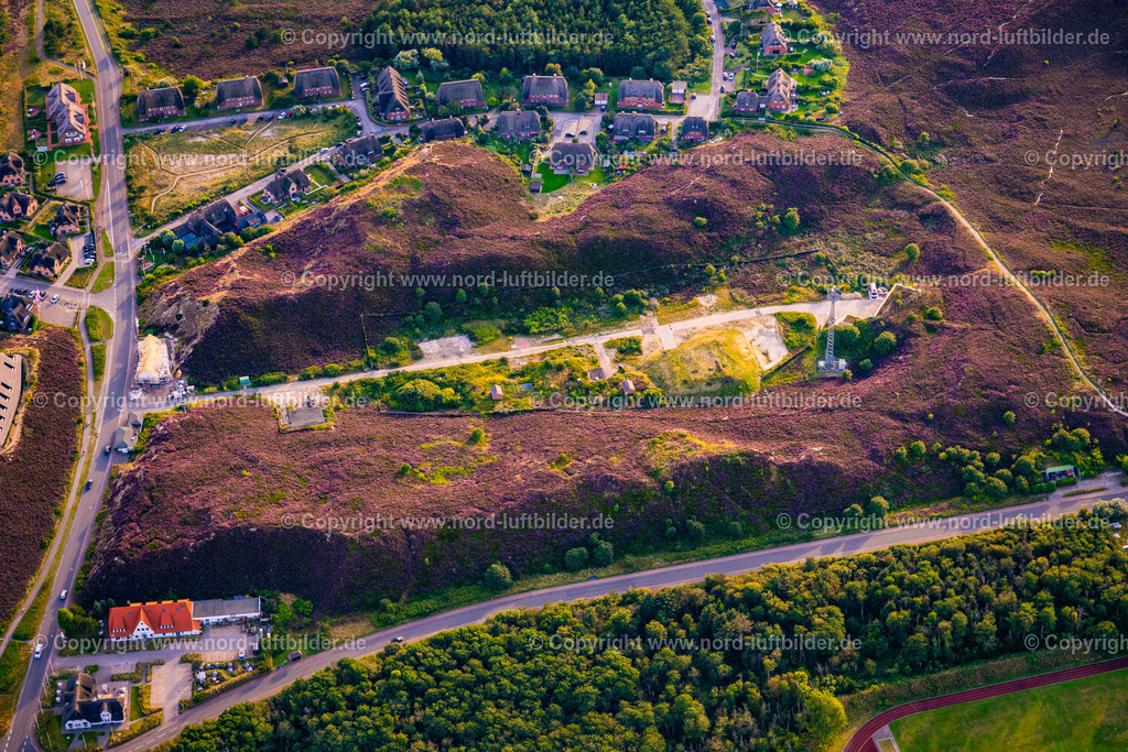 Sylt_List_Jenslongtal_Strasse_ELS_1194130825 | LIST 13.08.2025 Siedlungsgebiet im Ortsteil Jenslongtal Straße in List auf der Insel Sylt im Bundesland Schleswig-Holstein, Deutschland. // Settlement area in the district of Jenslongtal Strasse in List on the island of Sylt in the federal state of Schleswig-Holstein, Germany. Foto: Martin Elsen