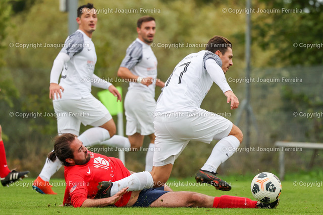 221001humvsrim_0438 | oesport  2022.10.01 Fussball KOL DIE/ODW SV Hummetroth - FC Rimhorn emspor, emonline, oespor,  v.l., Can Yildirim (FC Rimhorn), Giuseppe Burgio (SV Hummetroth), Zweikampf, Action, Aktion, Battles for the Ball  - Realisiert mit Pictrs.com