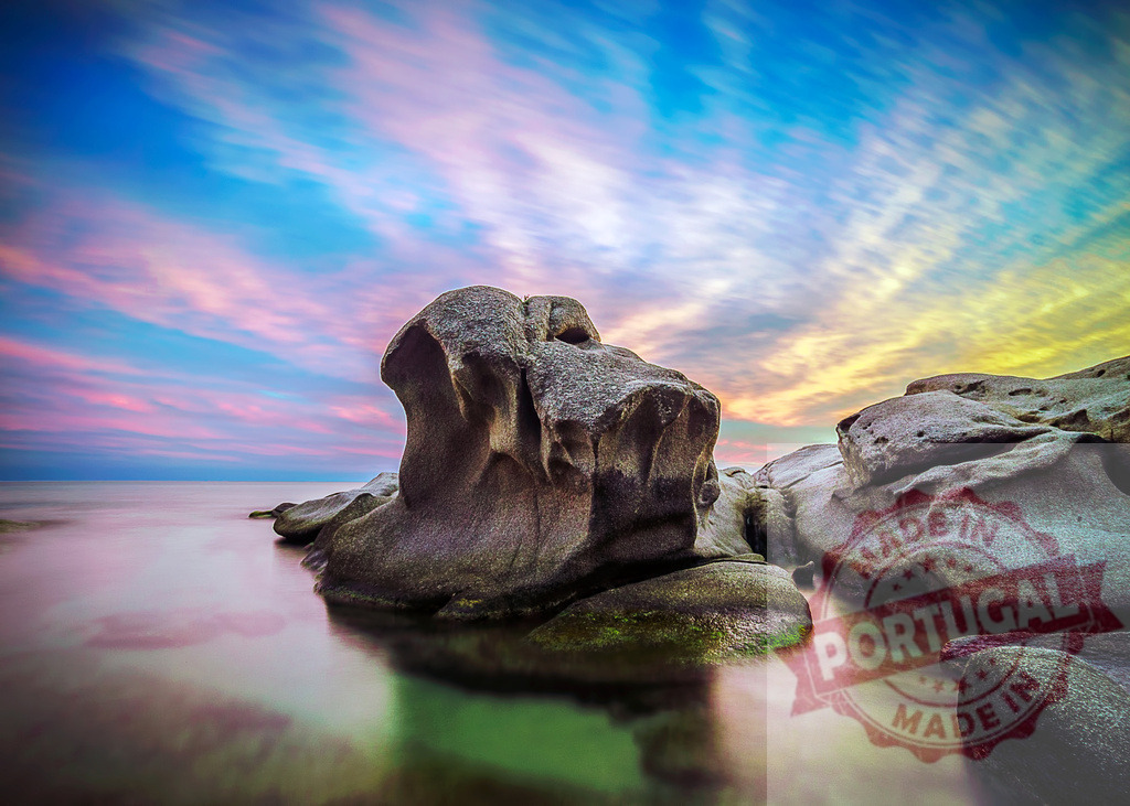 Rocks emerging from the sea at sunset with colorful sky | Long exposure of rocks emerging from the sea at sunset with colorful sky - Realized with Pictrs.com