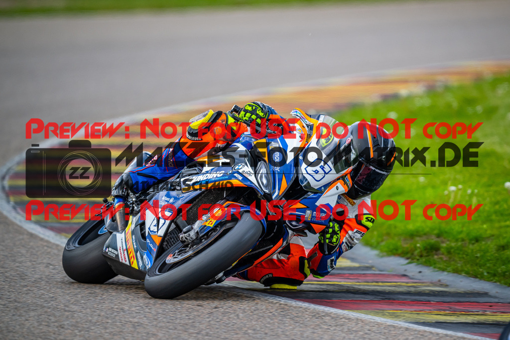 MaZZes_FotoMatrix_240505_6007705_1918 | STK1000