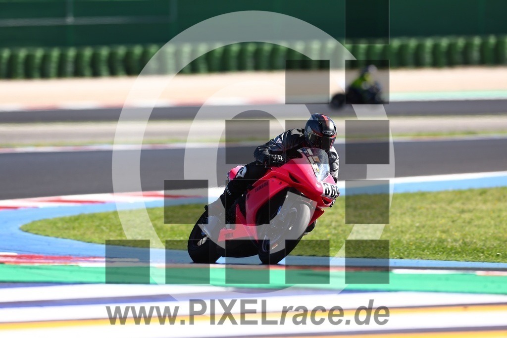 0669-20240928_07212 | Schöne Erinnerungen an spannende Momente - das festzuhalten ist unser Job. PIXELrace.de ist seit 2003 auf den Rennstrecken Europas unterwegs um die Action draußen beim Fahren und die wunderbare Stimmung imm Fahrerlager für euch einzufangen.