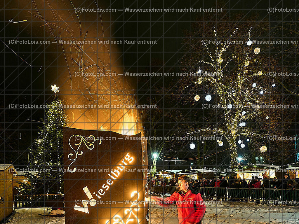 ALP9438_Wieselburger ADVENT_Wintersonnenwendfeuer | (C)FotoLois.com, Alois Spandl, Wieselburger Advent, Wintersonnenwendfeier mit Umzug durch die Stadt, Sonnenwendfeuer und Perchtenlauf mit Show im Schlosspark, Mitwirkung der Partnergemeinde EINBECK, Sa 17. Dezmber 2022.