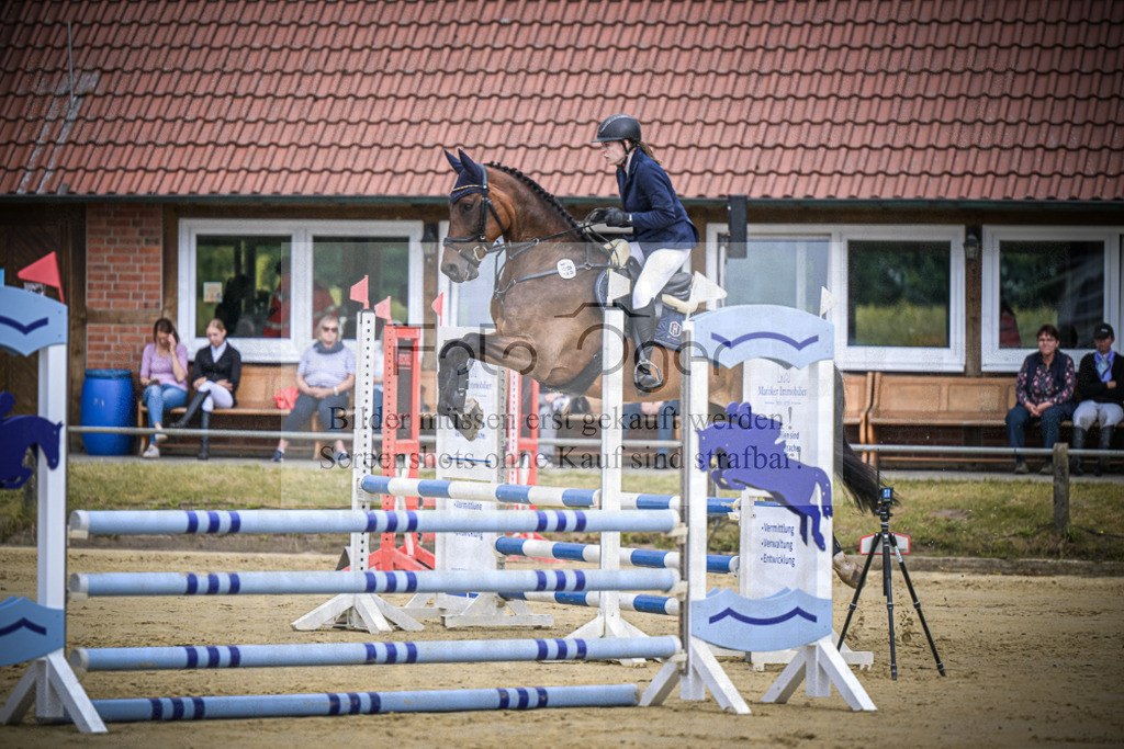 DOS_3633 | Entdecke hochwertige Reitturnierfotos von Foto Oger. Professionell, emotional und authentisch – jetzt Lieblingsmomente im Shop bestellen.Deutschlandweite Turnierfotografie. - Realisiert mit Pictrs.com