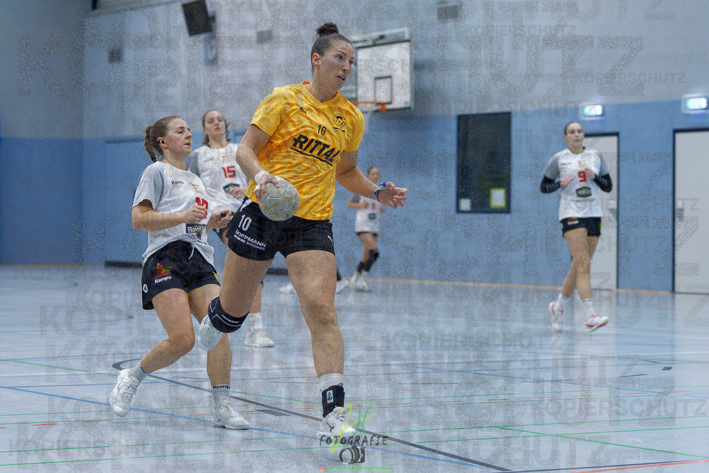 Frauen Oberliga Mitte (HHV); HSG Eibelshausen/Ewersbach - HSG Wettenberg II | Frauen Oberliga Mitte (HHV); HSG Eibelshausen/Ewersbach - HSG Wettenberg II am 13.12.2025 in Steinbrücken (Sporthalle am Hammerweiher)Photo © 2025 - Jörg Heinrich - Realisiert mit Pictrs.com