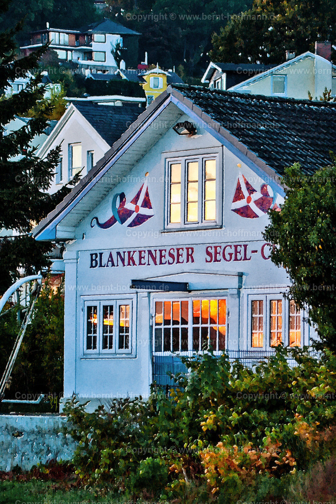 PDM2_3593_BlankeneseSegelClub_80x120 | DIGITALKUNST. Abendimpression an der Elbe. __ Blankeneser Segel-Club am Hamburger Elbufer. Wolkenhimmel vom Sonnenuntergang spiegelt in den Scheiben am historischen Bootshaus. __ Seitenverhältnis = 2 zu 3 - Realisiert mit Pictrs.com