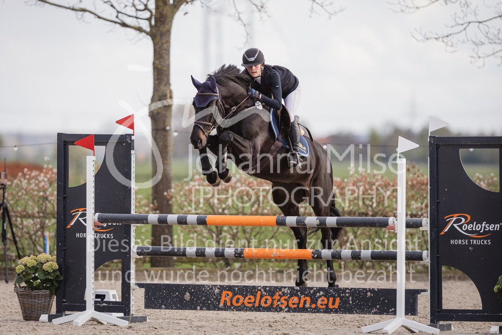 230426_HofSosath_SprPf-L-g-727 | Deine schönsten Turniermomente als professionelle Fotos! Entdecke hochwertige Pferdesport-Fotografie im Online-Shop. Jetzt Fotos finden & bestellen!