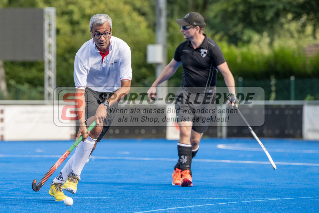 SFE_20240817_0115 | Krefeld, Deutschland, 17.08.2024:  European Cup for Recreational Hockey Players im KTHC Stadion Rot-Weiss Köln Tennis and Hockey Club am 17.08.2024 in Krefeld, Deutschland. (Foto von Stephan Fehrmann)Krefeld, Germany, 17.08.2024: European Cup for Recreational Hockey Players in KTHC Stadion Rot-Weiss Köln Tennis and Hockey Club at 17.08.2024 in Krefeld, Deutschland. (Foto from Stephan Fehrmann)