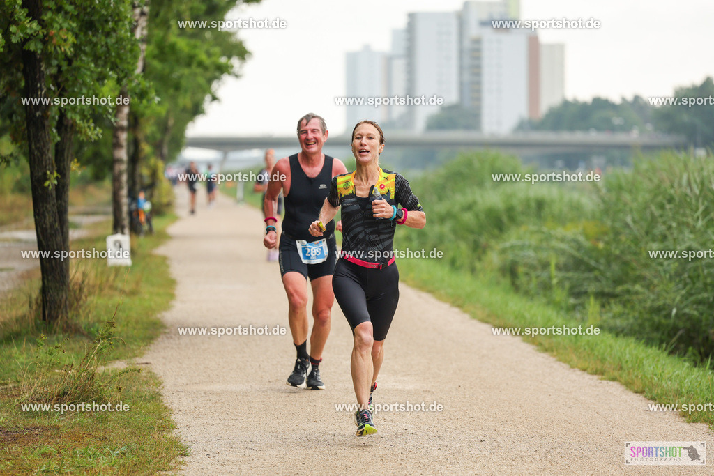 LUR_1876 | 34. M-net Erlanger Triathlon 2025 #erlangertriathlon  #mnettriathlon2025 #mnettriathlon #team #olympischedistanz #mitteldistanz #triathlon #maindonaukanal  #erlangertriathlon2025 #yourpictrs #tv1848 #tv1848erlangen  #triathlonbayern #sportinerlangen #demsportverbunden #sportshot_your_pictrs Copyright: www.sportshot.de